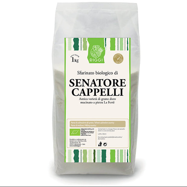 Bag of Senatore Cappelli flour with a white background